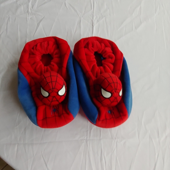 Spiderman slippers size 4-5 excellent condition - Picture 1 of 3
